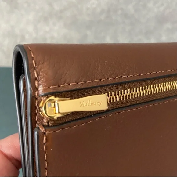 NWT $495 Mulberry Sadie Logo Plaque Flap Wallet Brown